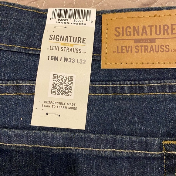Levi's Women's Totally Shaping Bootcut Jeans Size 16 NEW
About this item
Inseam - Picture 2 of 4